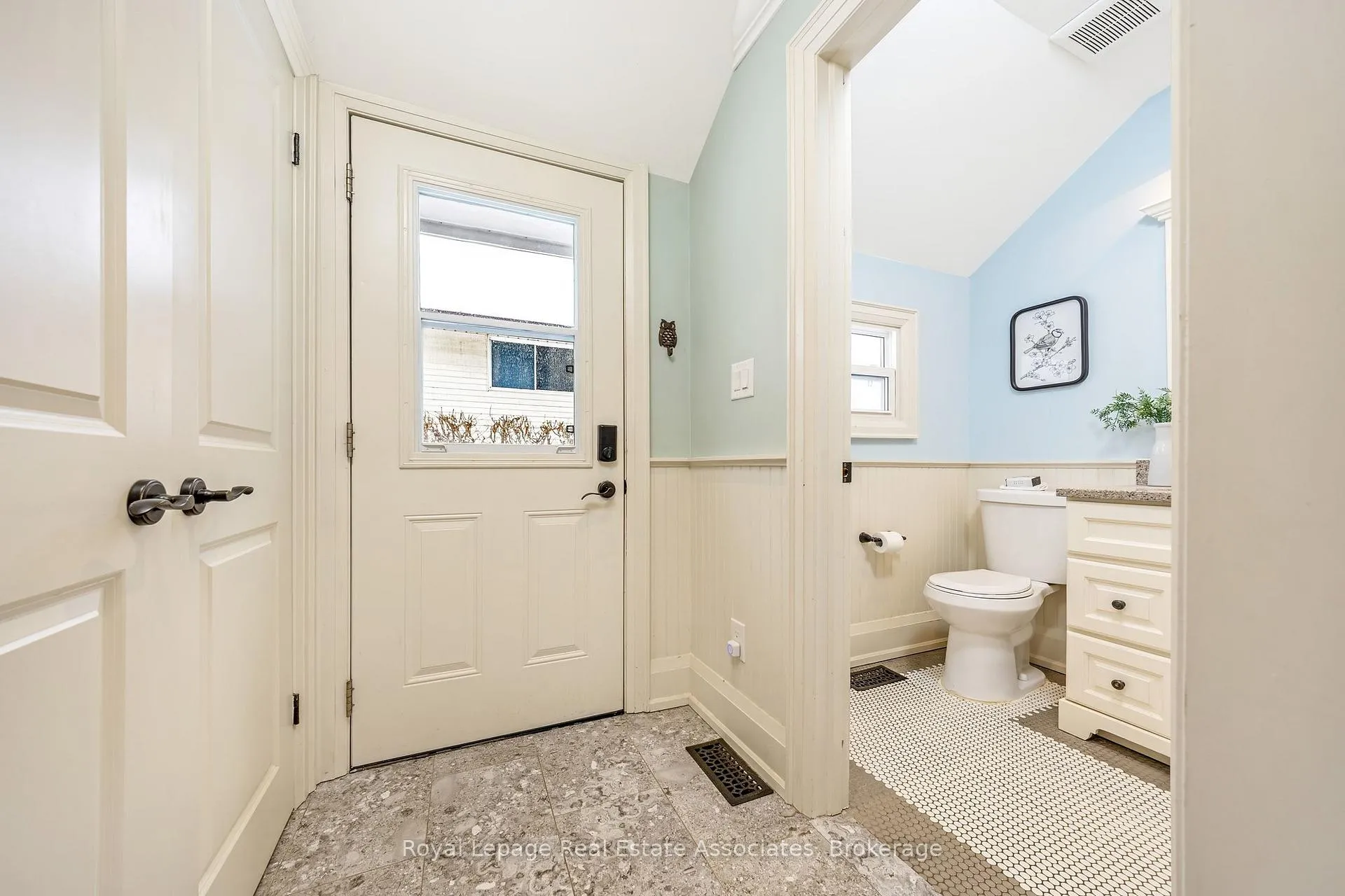Photo 16 of 136 Poplar Avenue, Halton Hills, Acton — HOMEH