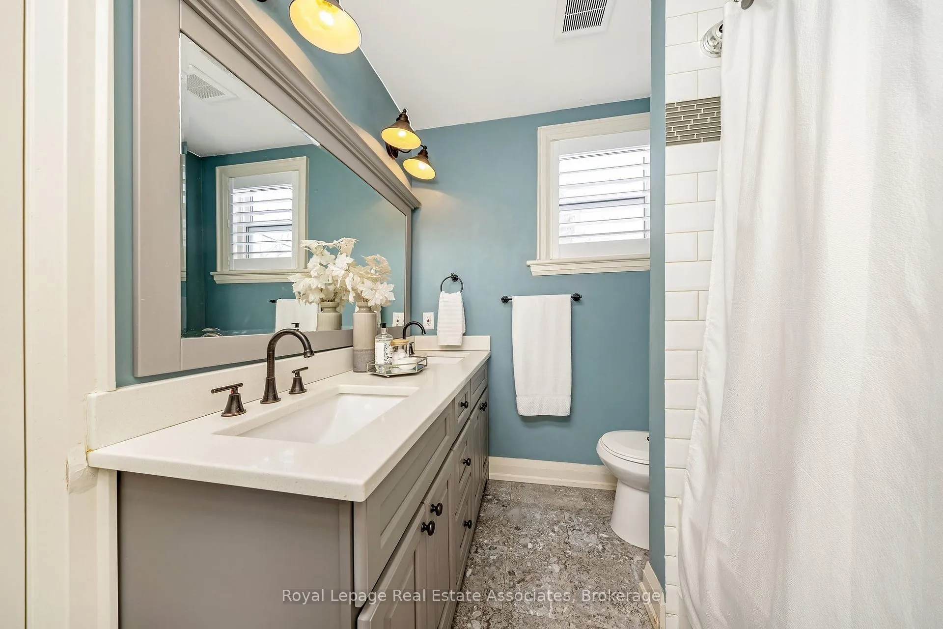 Photo 21 of 136 Poplar Avenue, Halton Hills, Acton — HOMEH
