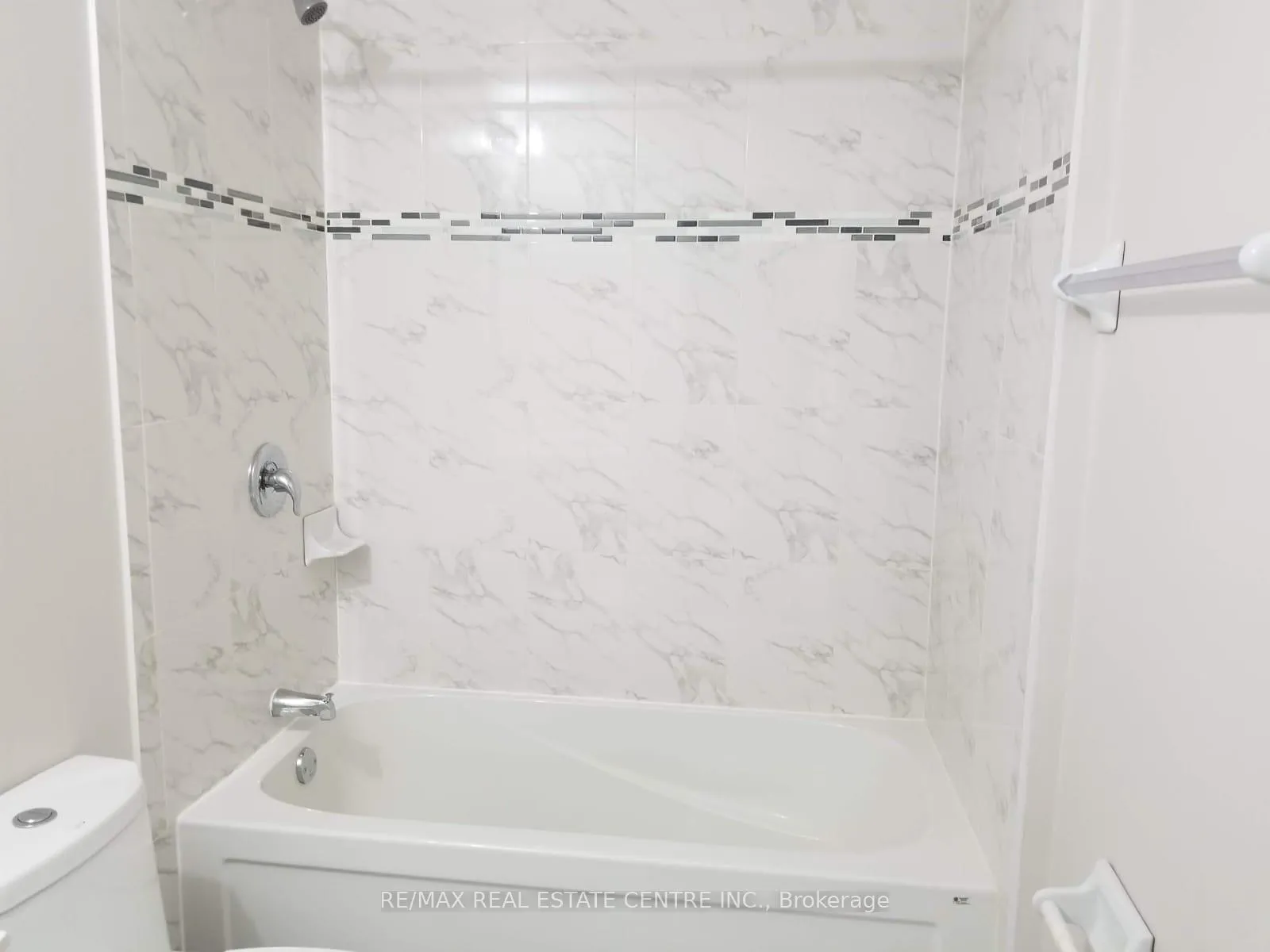 Photo 5 of Unit Bsmnt, 54 Mountain Ridge Road, Brampton, Bram West — HOMEH