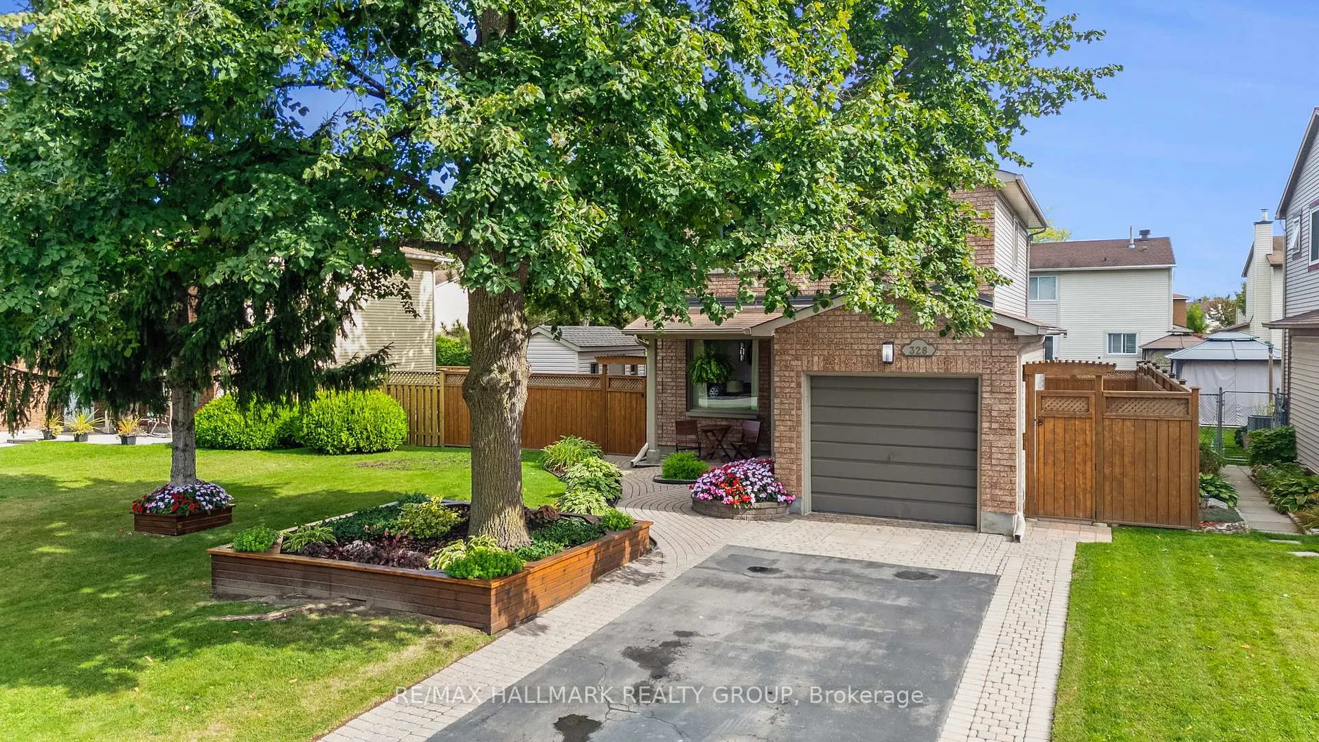 Photo 2 of 328 McEachern Crescent, Ottawa, Bilberry Creek/Queenswood Heights — HOMEH
