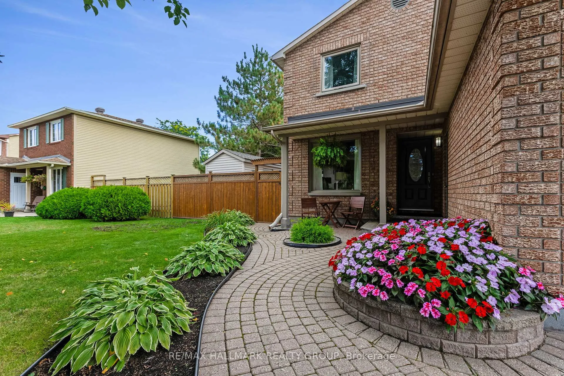 Photo 3 of 328 McEachern Crescent, Ottawa, Bilberry Creek/Queenswood Heights — HOMEH