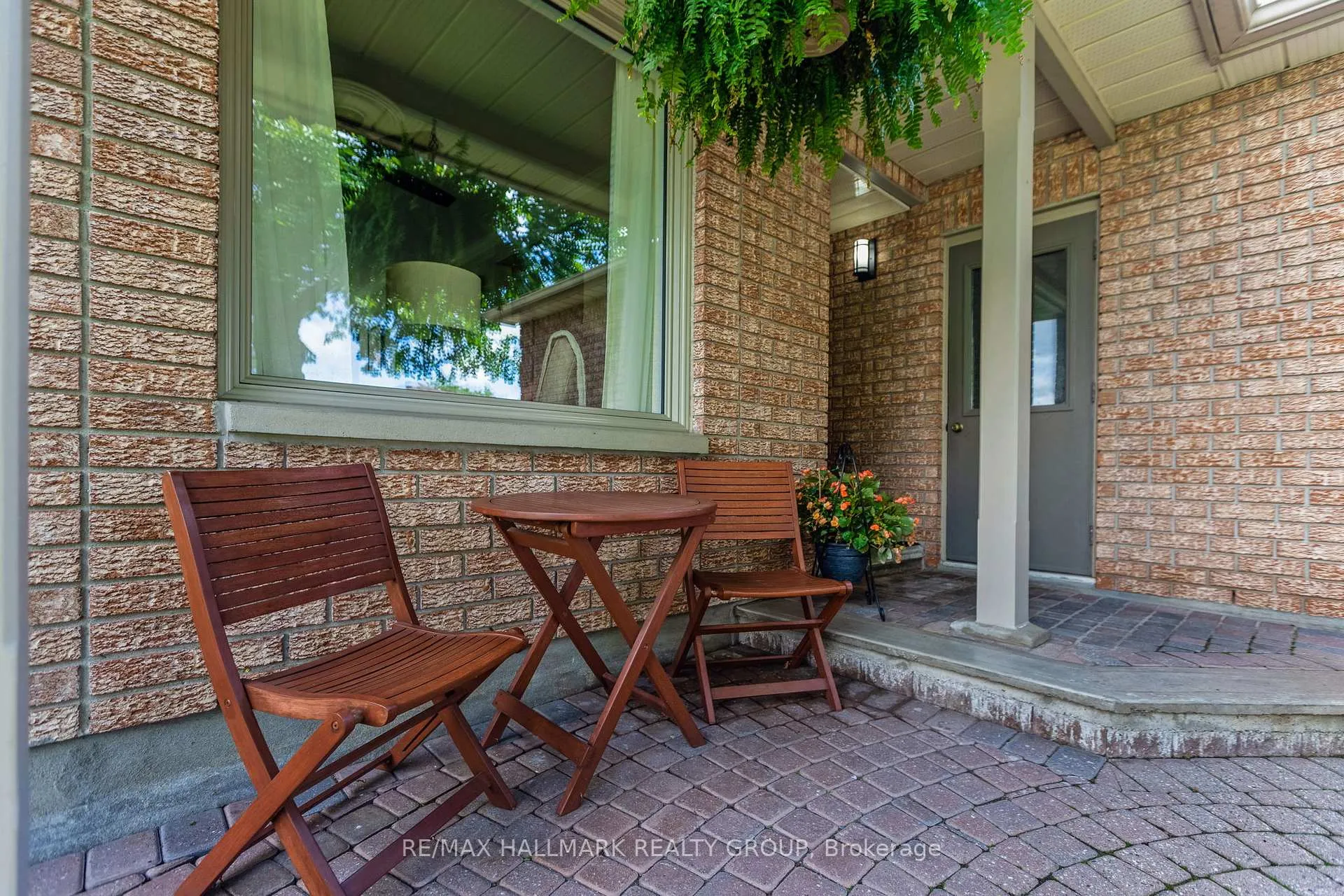 Photo 4 of 328 McEachern Crescent, Ottawa, Bilberry Creek/Queenswood Heights — HOMEH