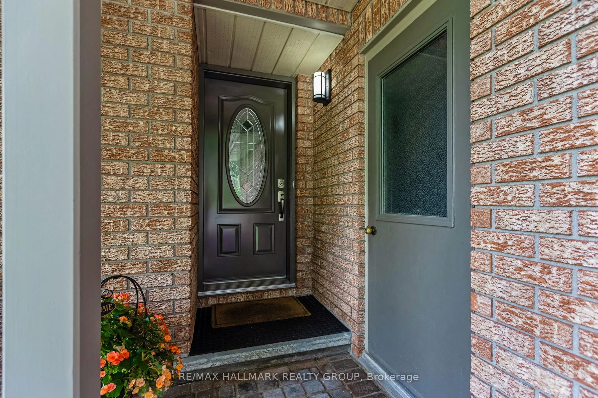 Photo 5 of 328 McEachern Crescent, Ottawa, Bilberry Creek/Queenswood Heights — HOMEH