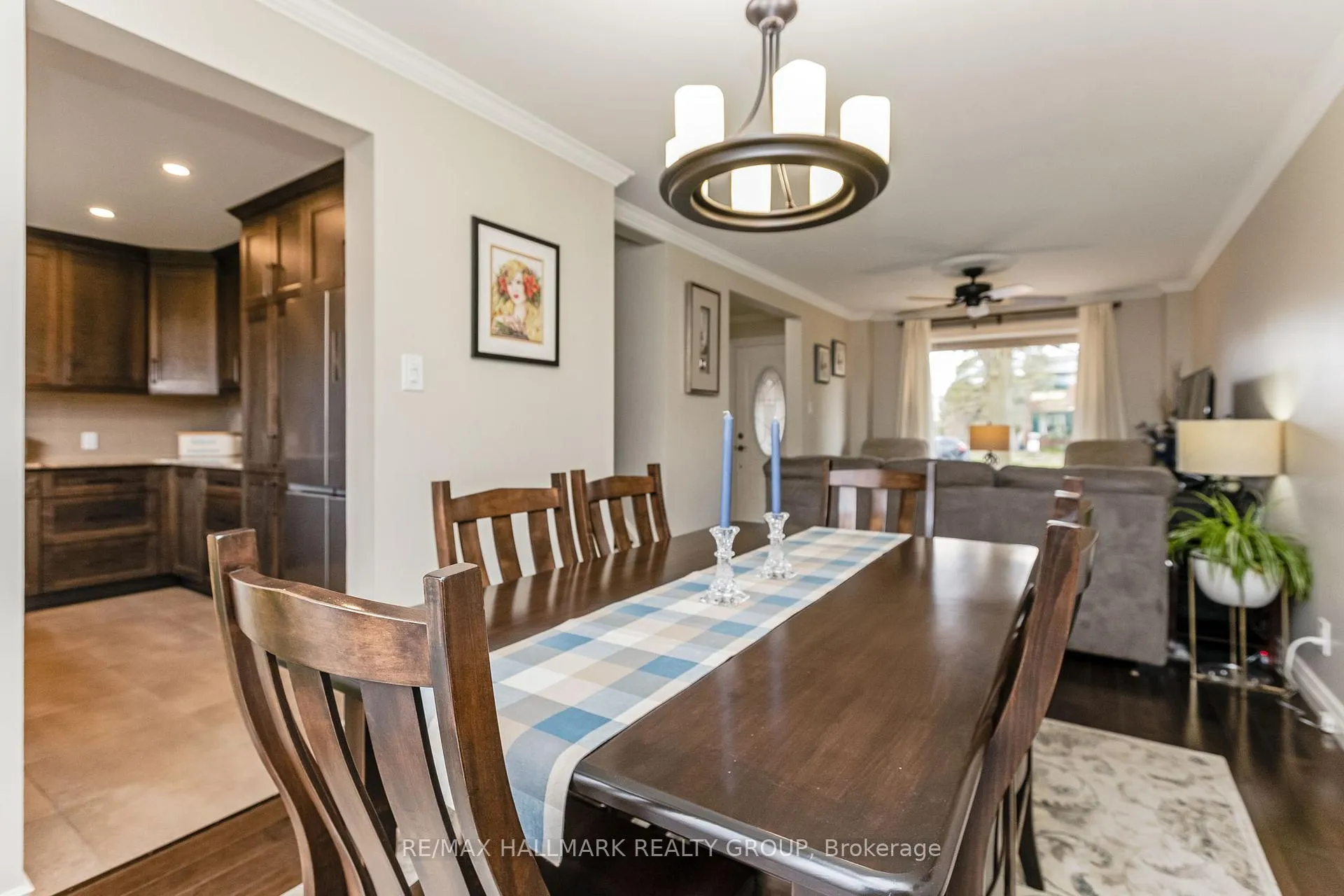 Photo 12 of 328 McEachern Crescent, Ottawa, Bilberry Creek/Queenswood Heights — HOMEH