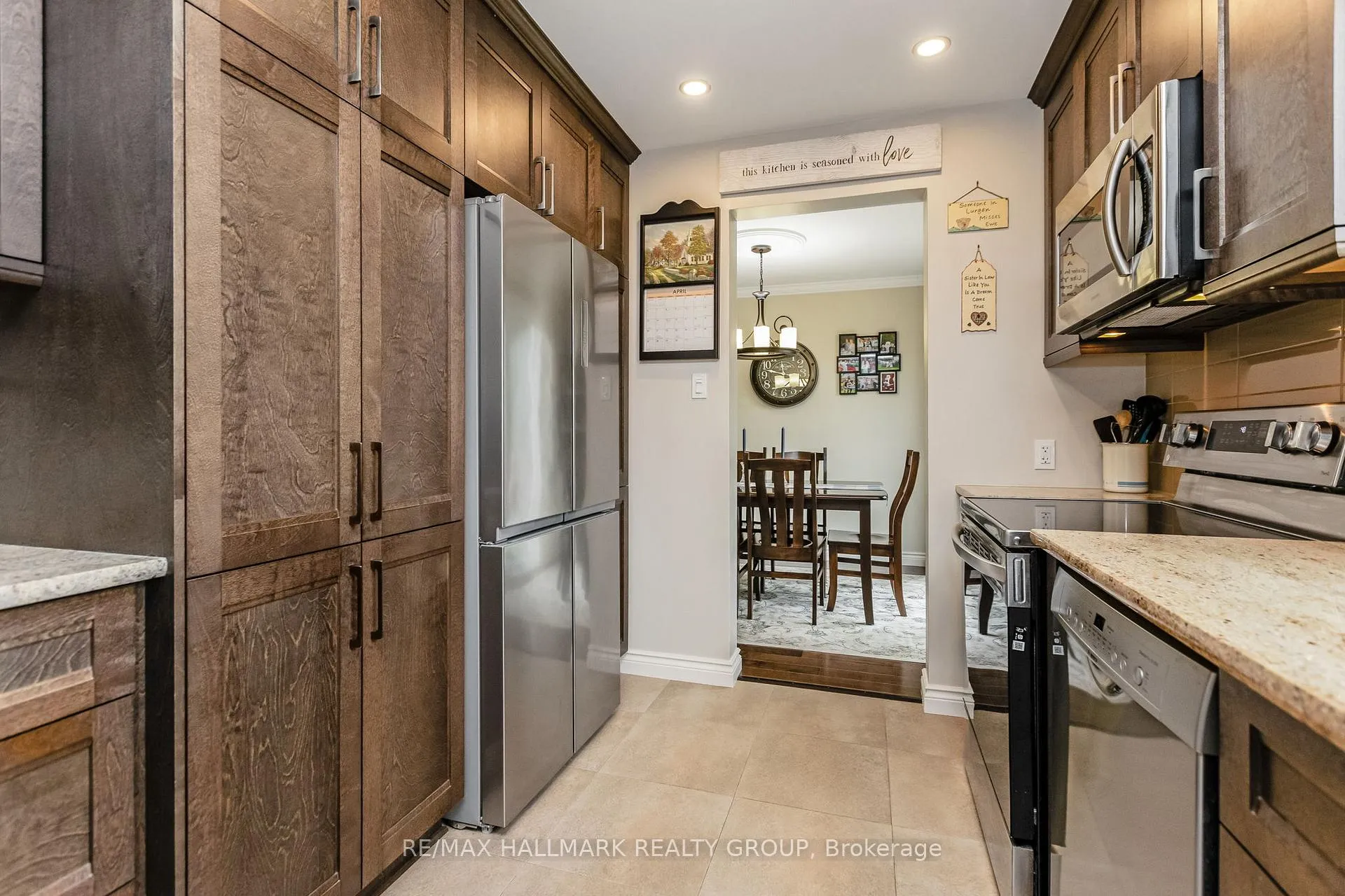 Photo 13 of 328 McEachern Crescent, Ottawa, Bilberry Creek/Queenswood Heights — HOMEH