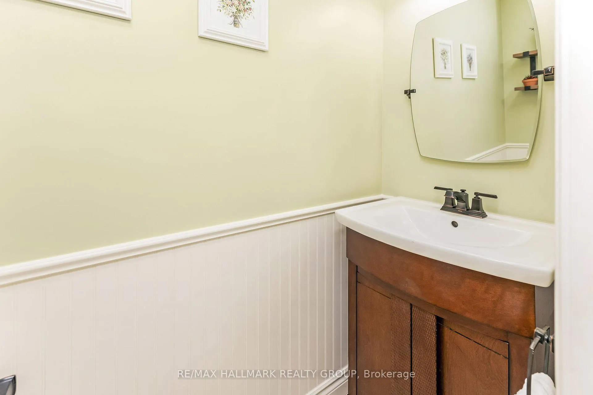 Photo 15 of 328 McEachern Crescent, Ottawa, Bilberry Creek/Queenswood Heights — HOMEH