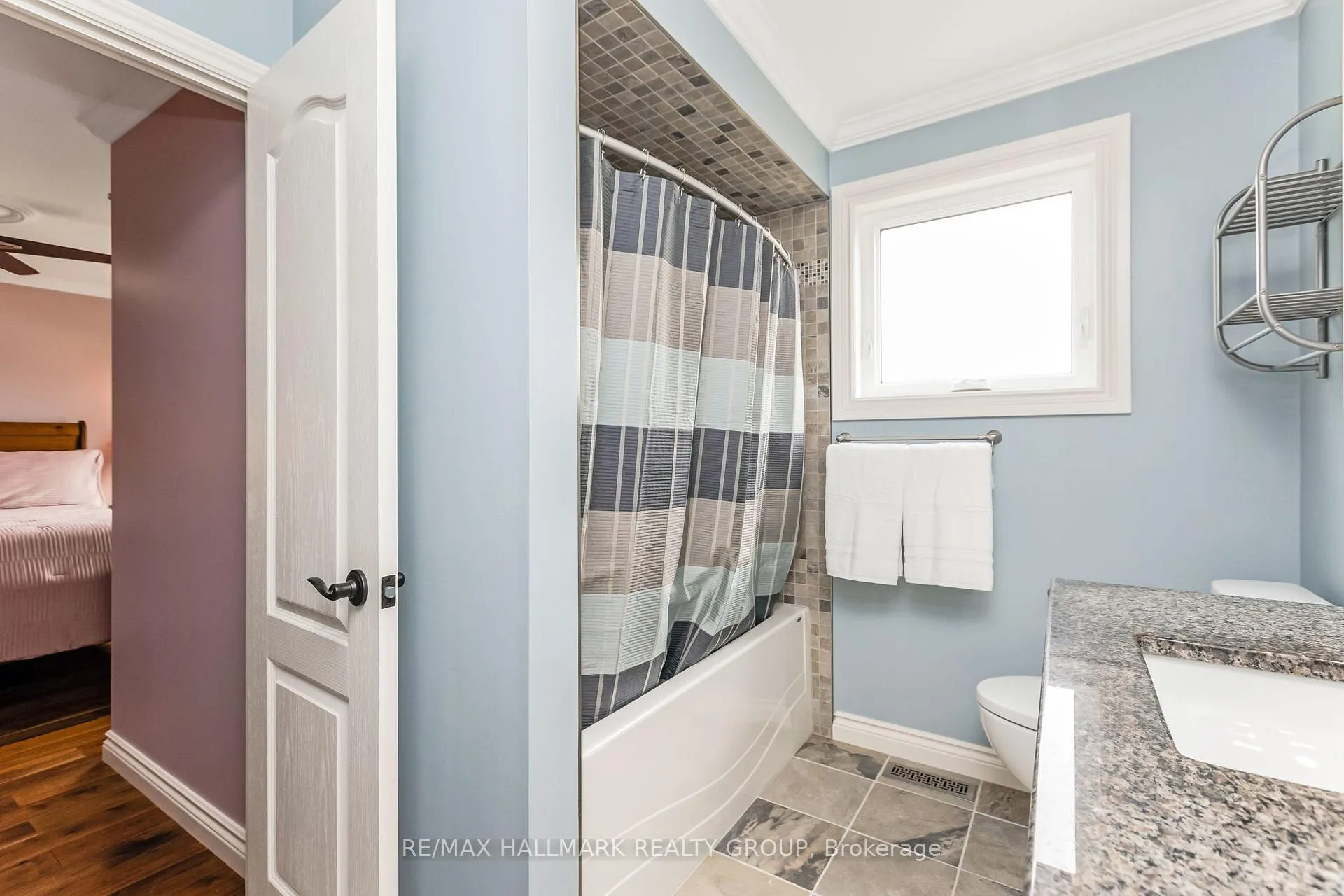 Photo 20 of 328 McEachern Crescent, Ottawa, Bilberry Creek/Queenswood Heights — HOMEH