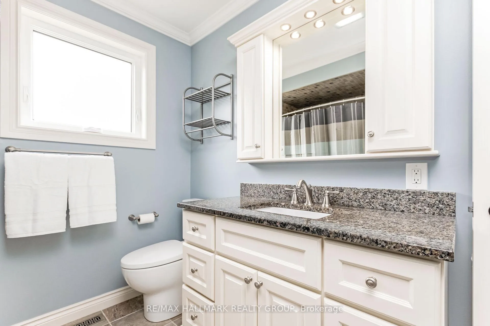 Photo 21 of 328 McEachern Crescent, Ottawa, Bilberry Creek/Queenswood Heights — HOMEH