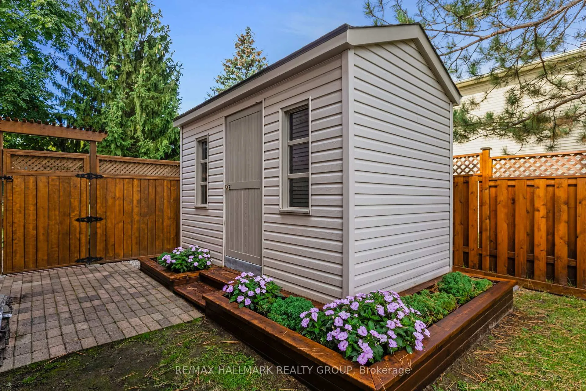 Photo 33 of 328 McEachern Crescent, Ottawa, Bilberry Creek/Queenswood Heights — HOMEH