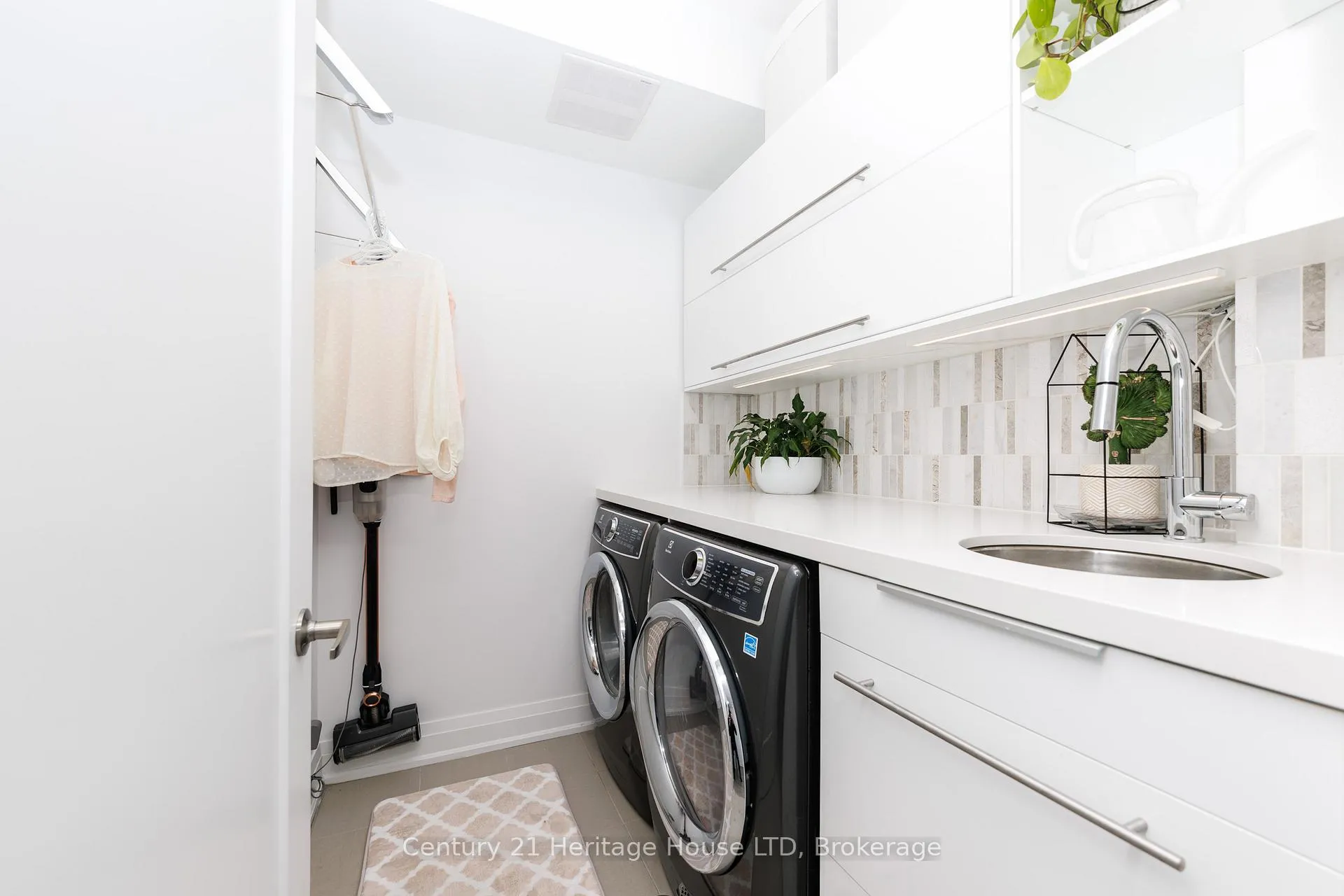 Photo 27 of Unit 8, 39 Robinson Street N, Grimsby, Grimsby East — HOMEH