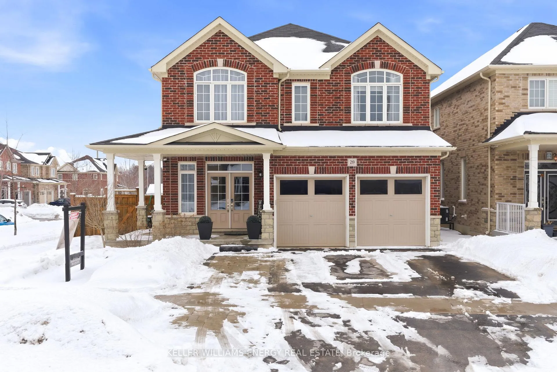 Front of 219 Crombie Street