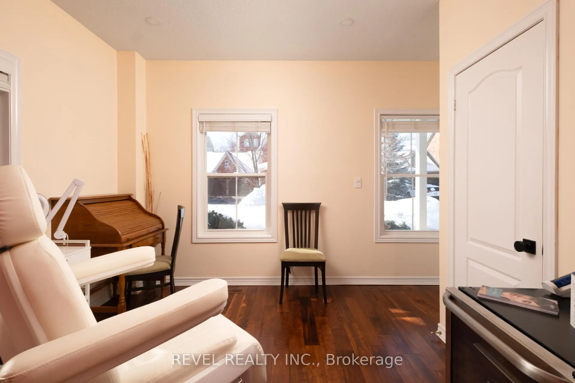 Photo 4 of 54 North Riverdale Drive, Caledon, Inglewood — HOMEH