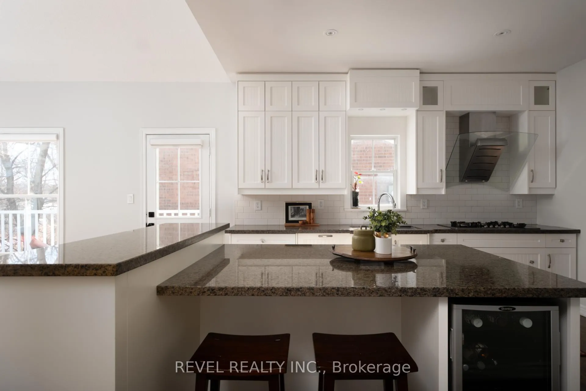Photo 11 of 54 North Riverdale Drive, Caledon, Inglewood — HOMEH