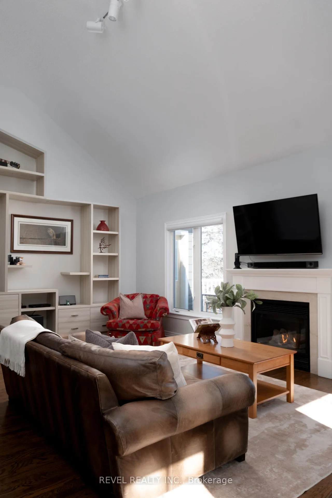 Photo 15 of 54 North Riverdale Drive, Caledon, Inglewood — HOMEH