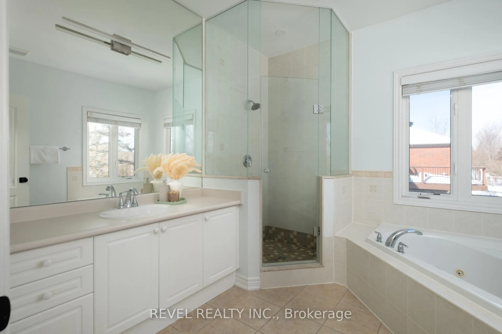 Photo 23 of 54 North Riverdale Drive, Caledon, Inglewood — HOMEH