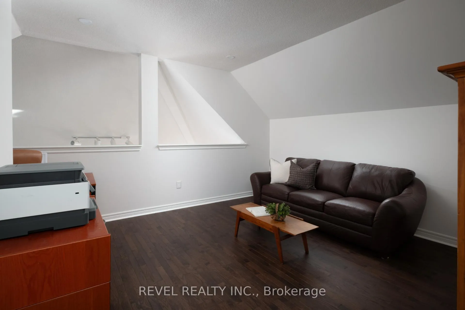 Photo 25 of 54 North Riverdale Drive, Caledon, Inglewood — HOMEH