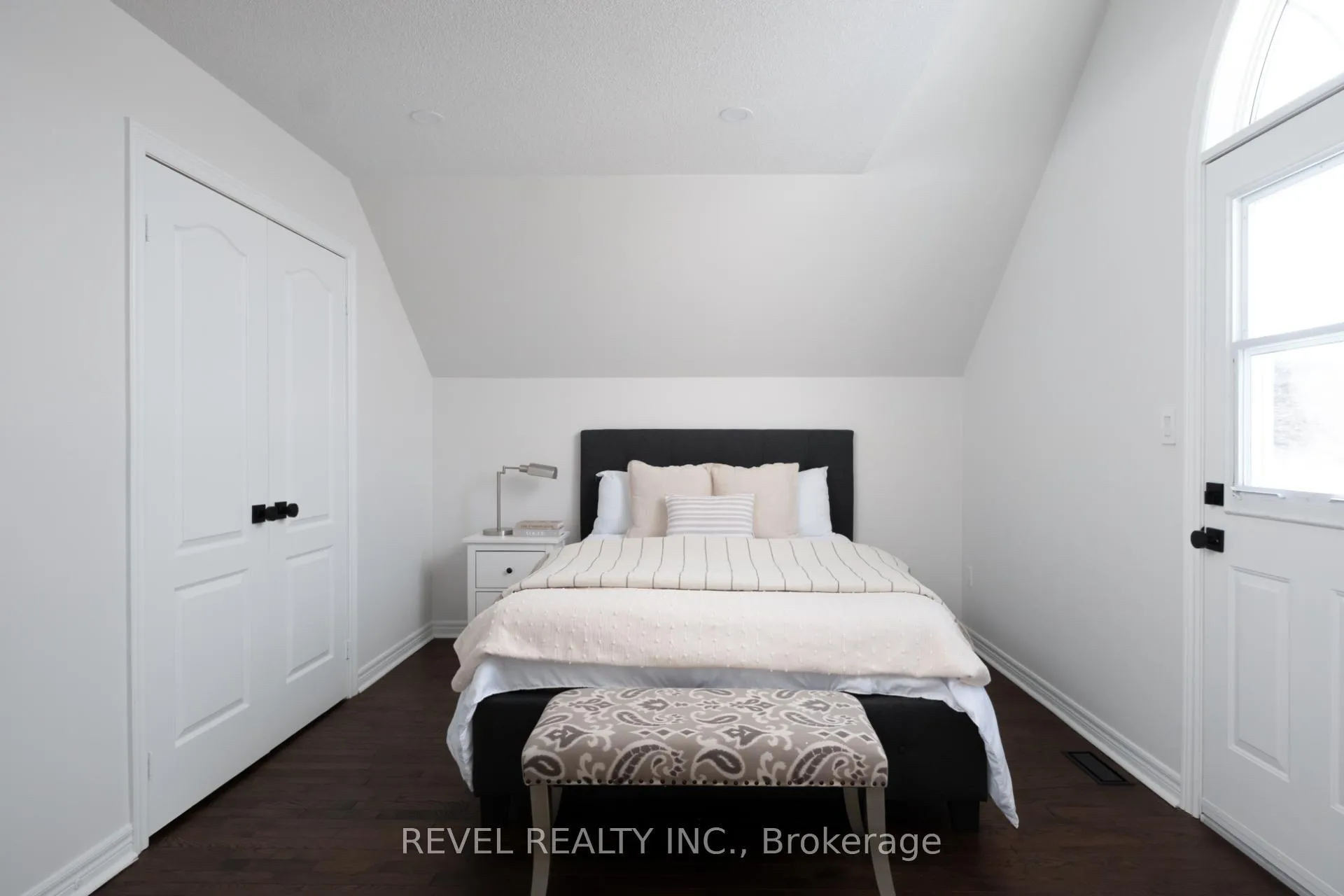 Photo 27 of 54 North Riverdale Drive, Caledon, Inglewood — HOMEH