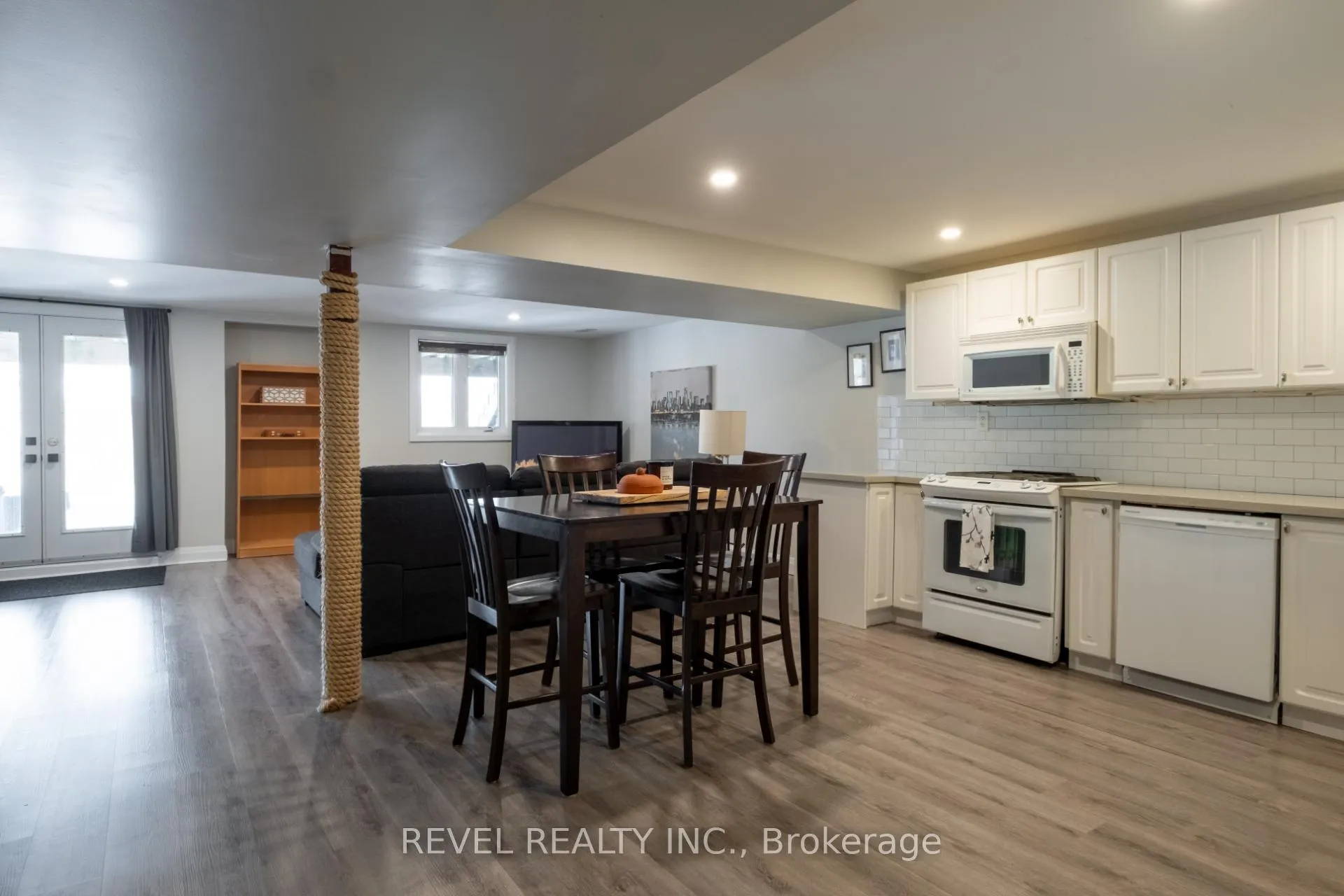 Photo 32 of 54 North Riverdale Drive, Caledon, Inglewood — HOMEH