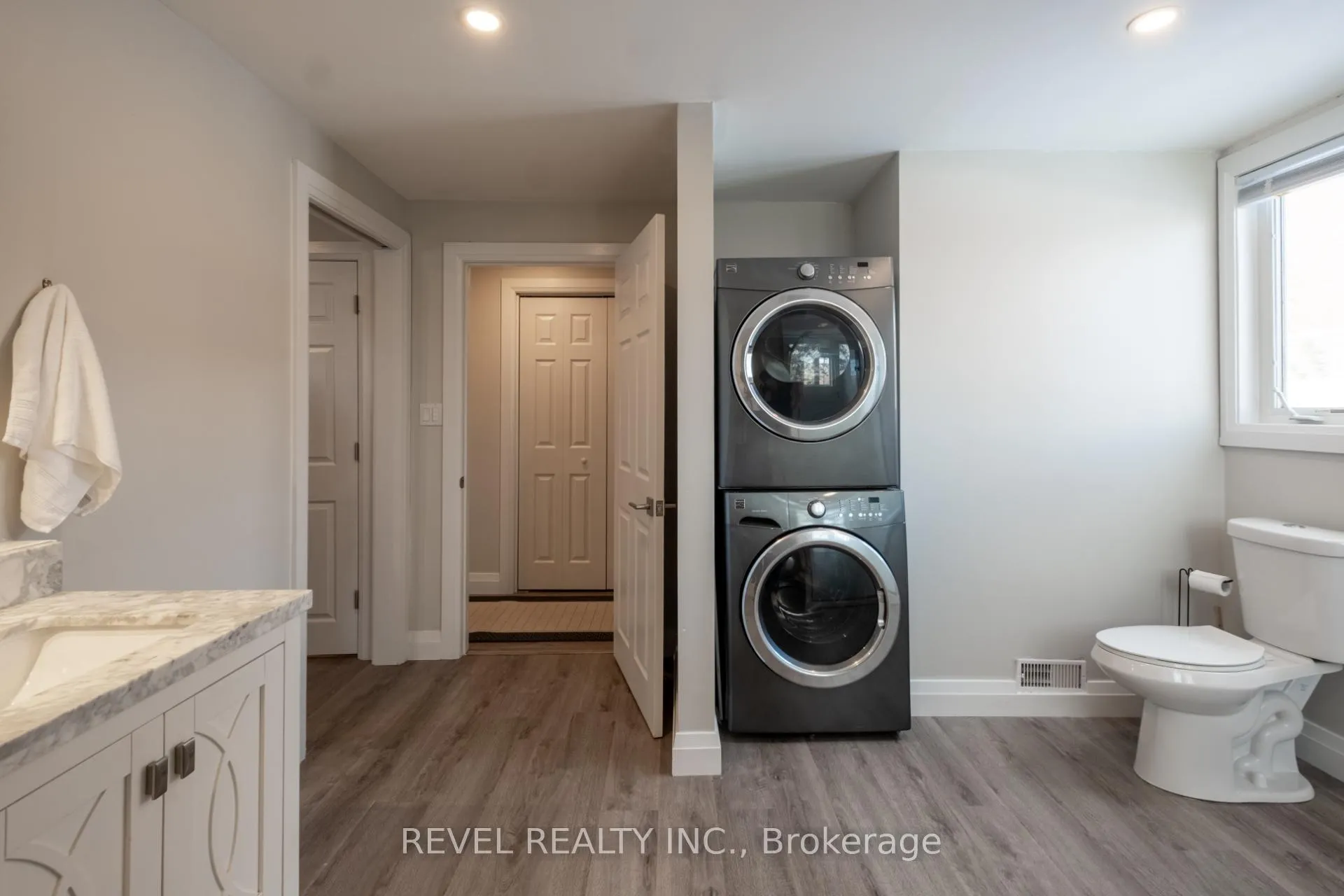 Photo 41 of 54 North Riverdale Drive, Caledon, Inglewood — HOMEH