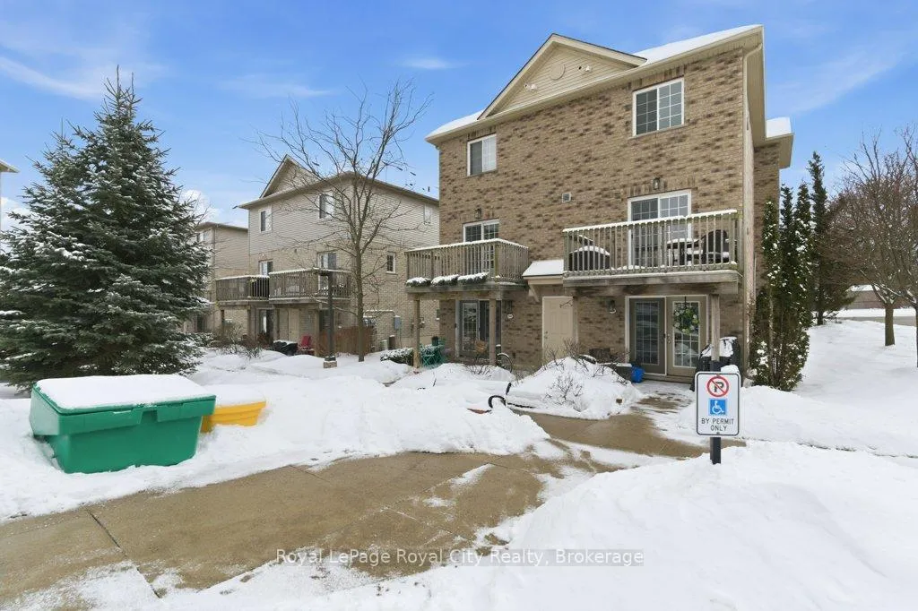 Photo 4 of Unit 104, 35 Mountford Drive, Guelph, Grange Road — HOMEH