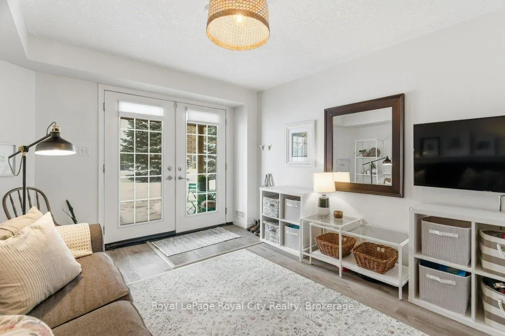 Photo 5 of Unit 104, 35 Mountford Drive, Guelph, Grange Road — HOMEH