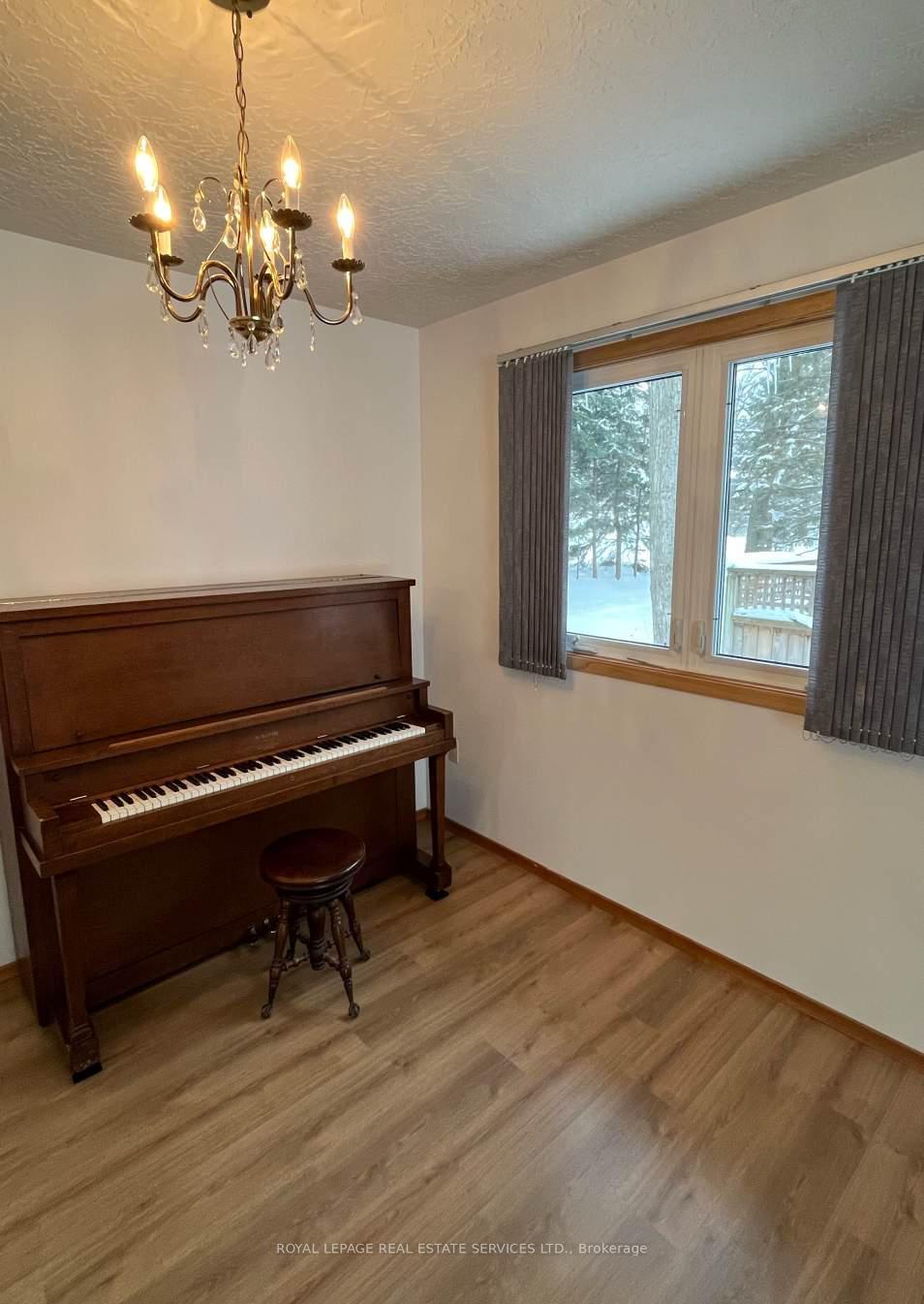 Photo 9 of 7 Parklane Crescent, Meaford — HOMEH