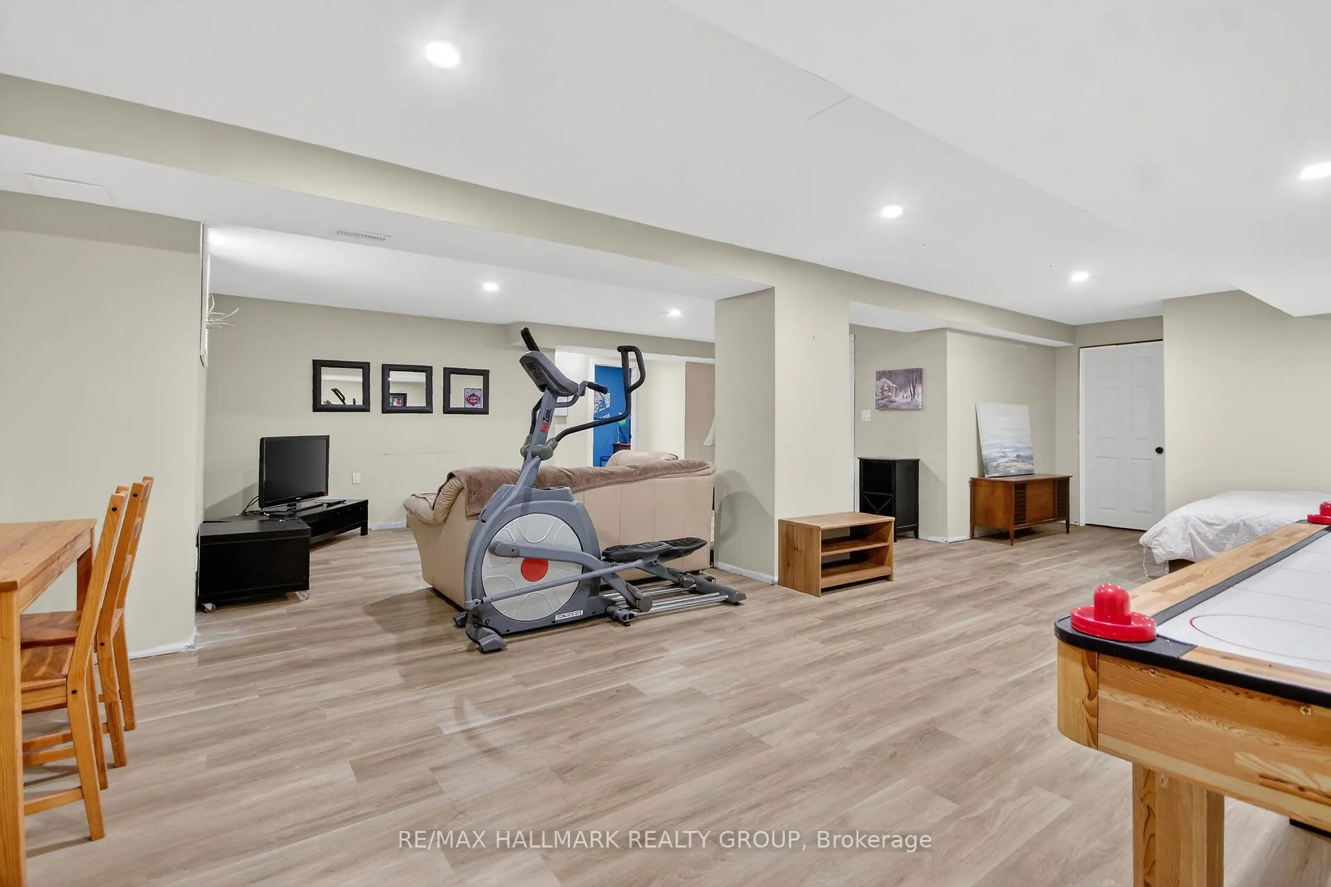 Photo 36 of 52 Bramblewood Crescent, Ottawa, Kanata - Bridlewood — HOMEH