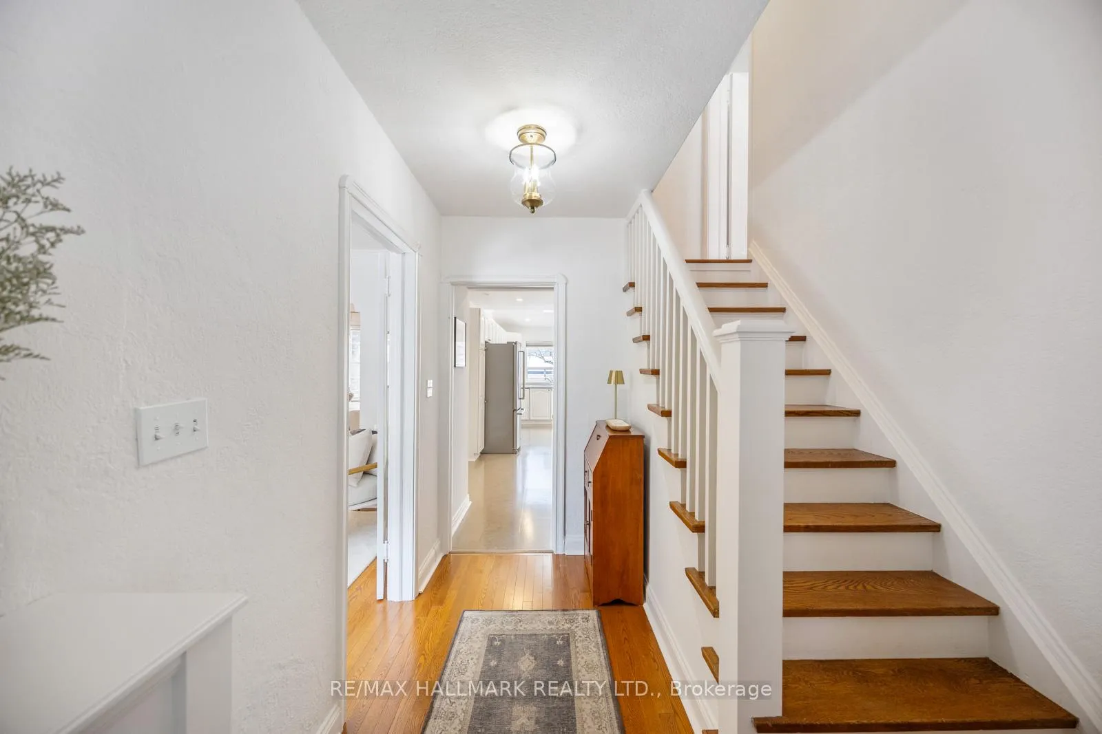 Photo 3 of 18 Elmview Drive, Scarborough, Birchcliffe-Cliffside — HOMEH