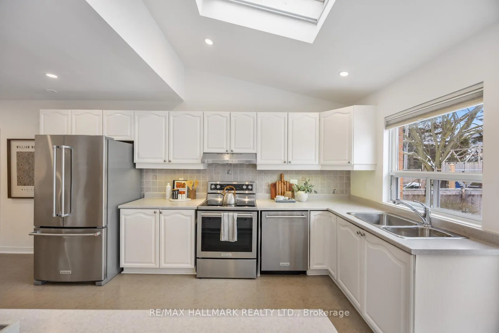 Photo 21 of 18 Elmview Drive, Scarborough, Birchcliffe-Cliffside — HOMEH