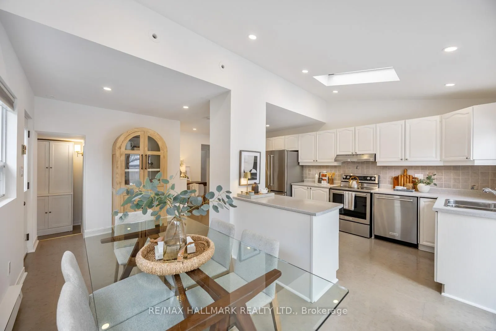 Photo 23 of 18 Elmview Drive, Scarborough, Birchcliffe-Cliffside — HOMEH