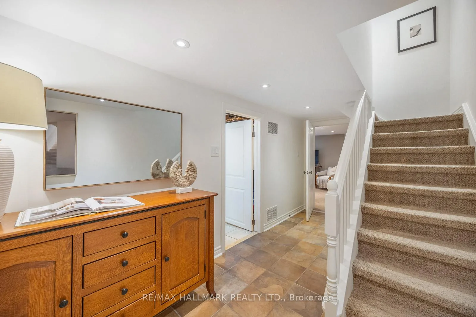 Photo 37 of 18 Elmview Drive, Scarborough, Birchcliffe-Cliffside — HOMEH