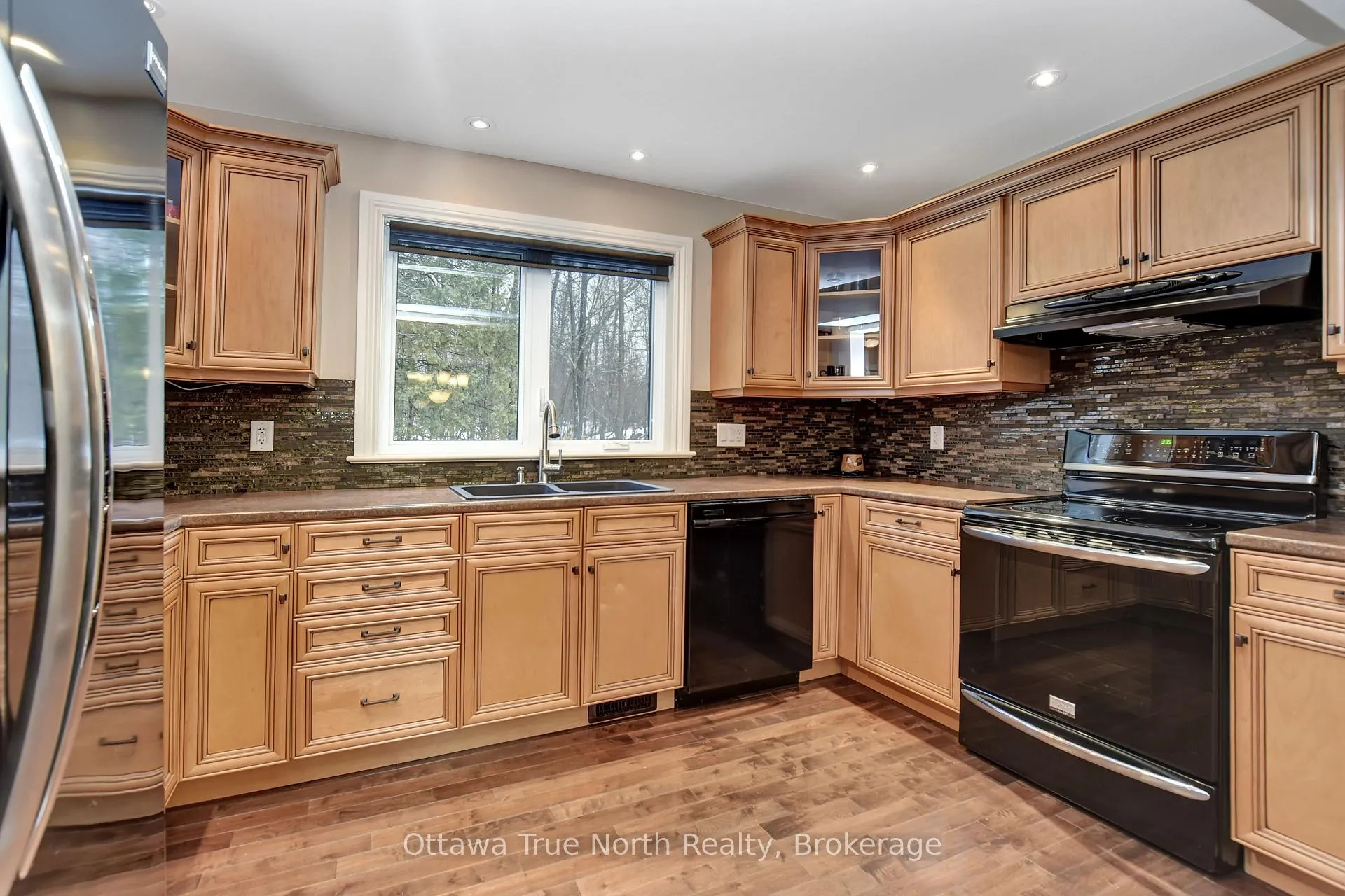 Photo 17 of 540 May Dean Drive, Ottawa, Fitzroy — HOMEH