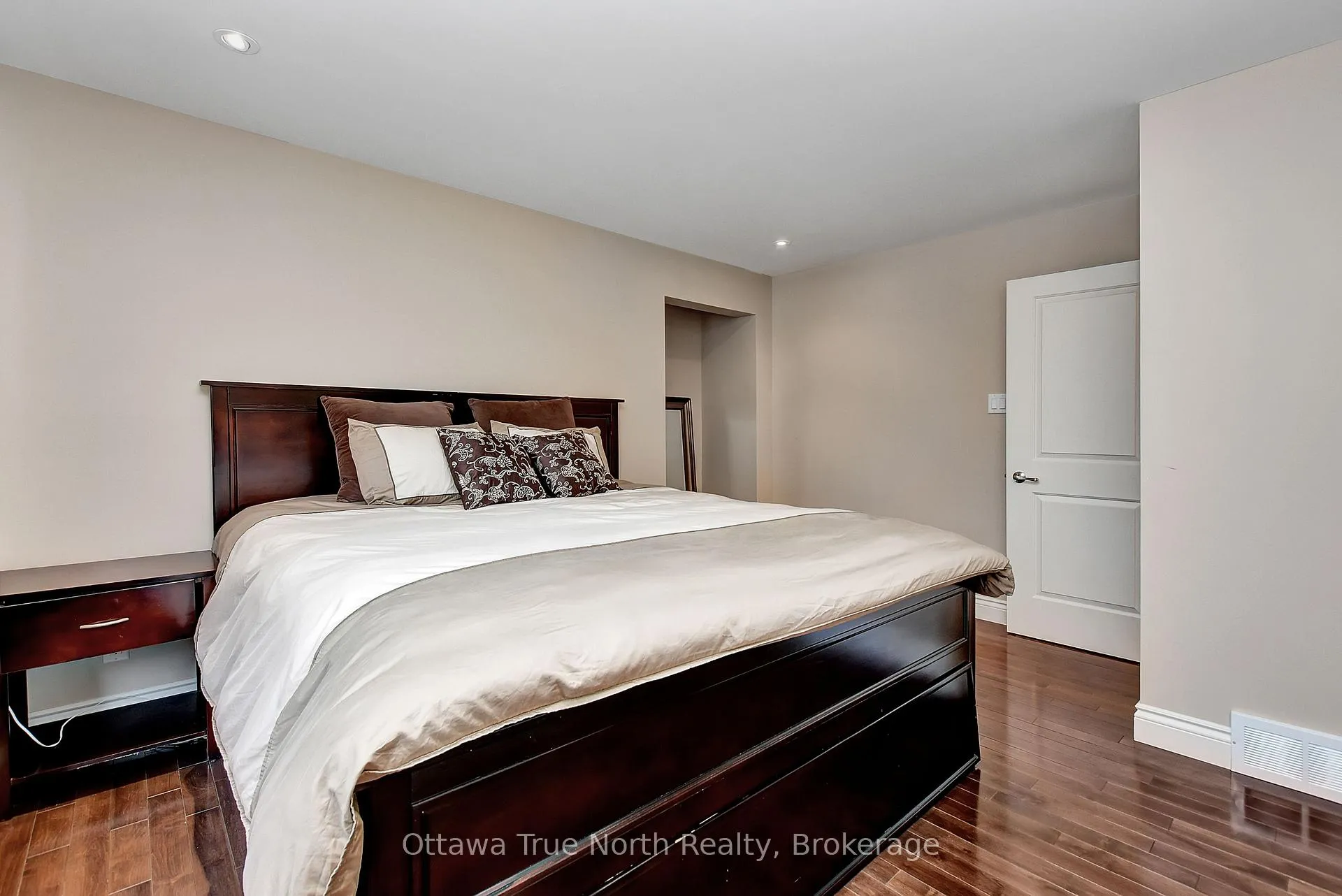 Photo 23 of 540 May Dean Drive, Ottawa, Fitzroy — HOMEH