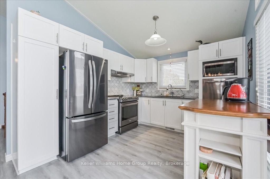 Photo 12 of 513 N Five Road, Mapleton, Rural Mapleton — HOMEH
