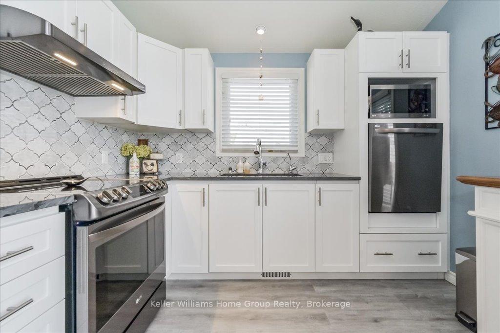 Photo 13 of 513 N Five Road, Mapleton, Rural Mapleton — HOMEH