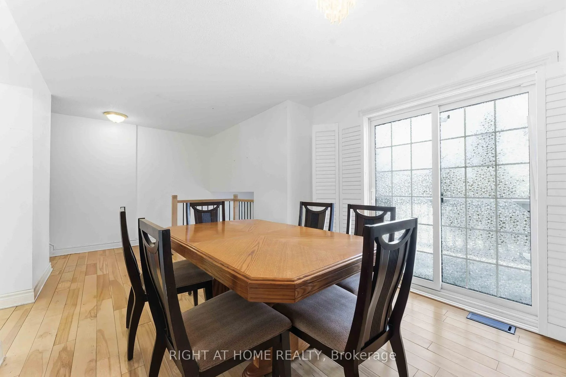 Photo 10 of Unit 86, 106 Castlegreen Private, Ottawa, Hunt Club Park/Greenboro — HOMEH