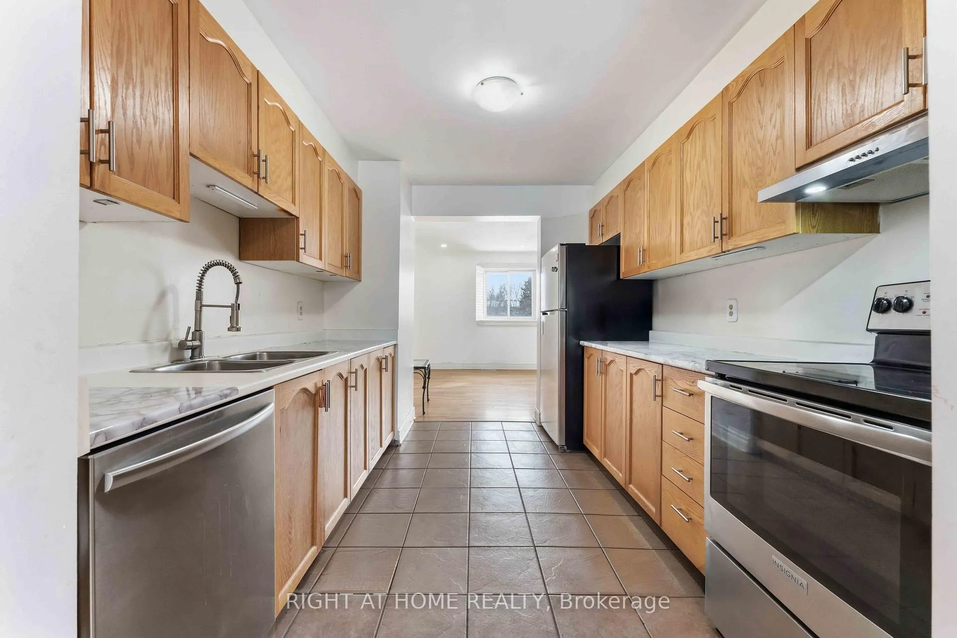 Photo 11 of Unit 86, 106 Castlegreen Private, Ottawa, Hunt Club Park/Greenboro — HOMEH