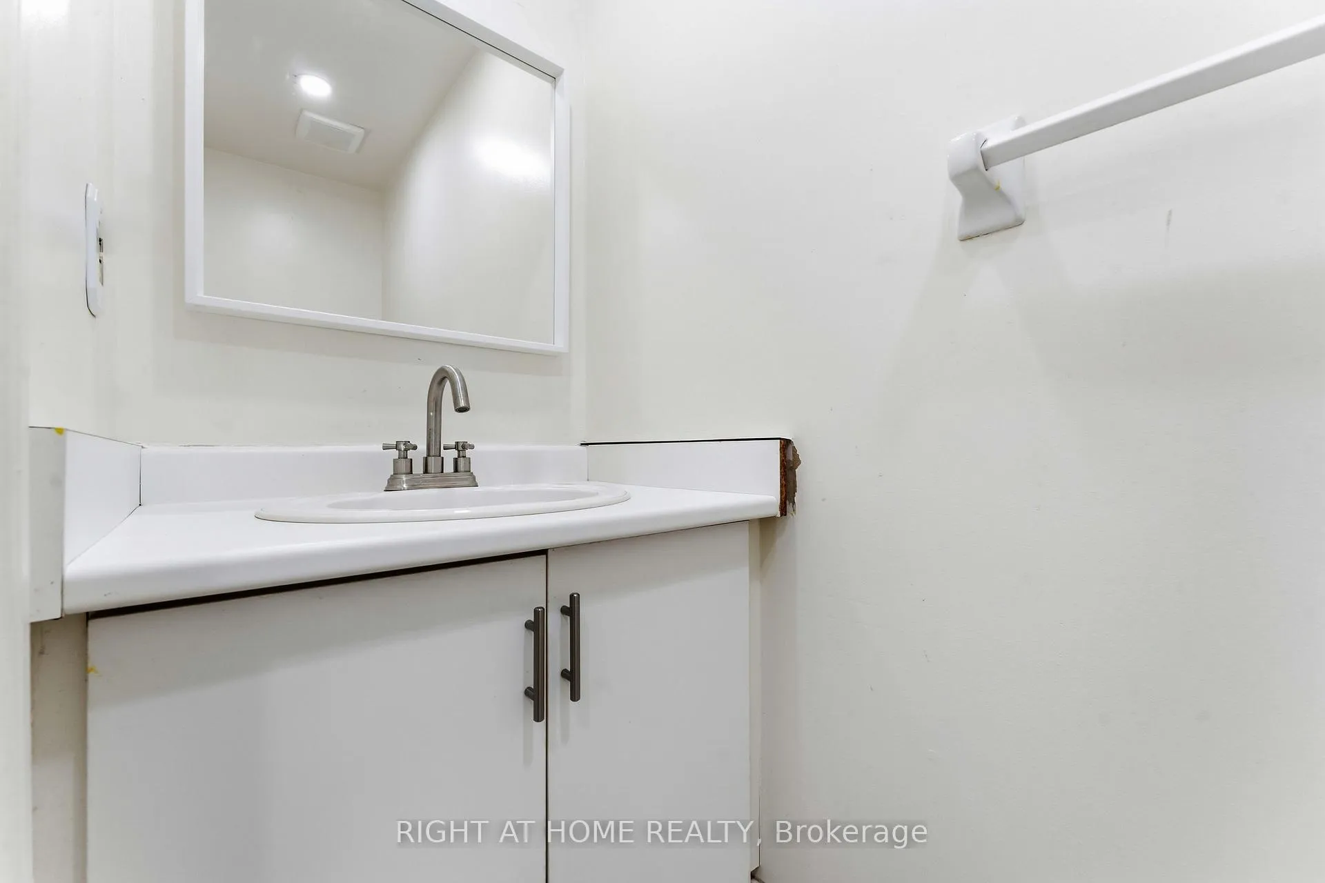 Photo 16 of Unit 86, 106 Castlegreen Private, Ottawa, Hunt Club Park/Greenboro — HOMEH