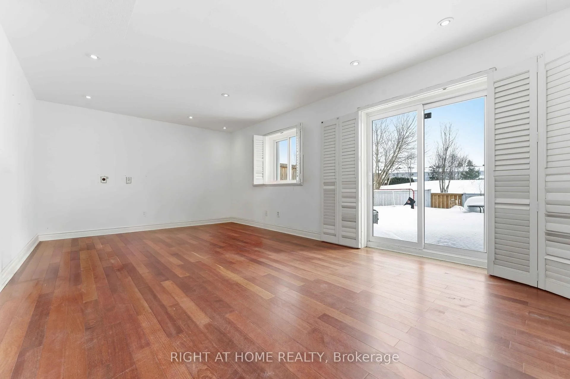 Photo 19 of Unit 86, 106 Castlegreen Private, Ottawa, Hunt Club Park/Greenboro — HOMEH