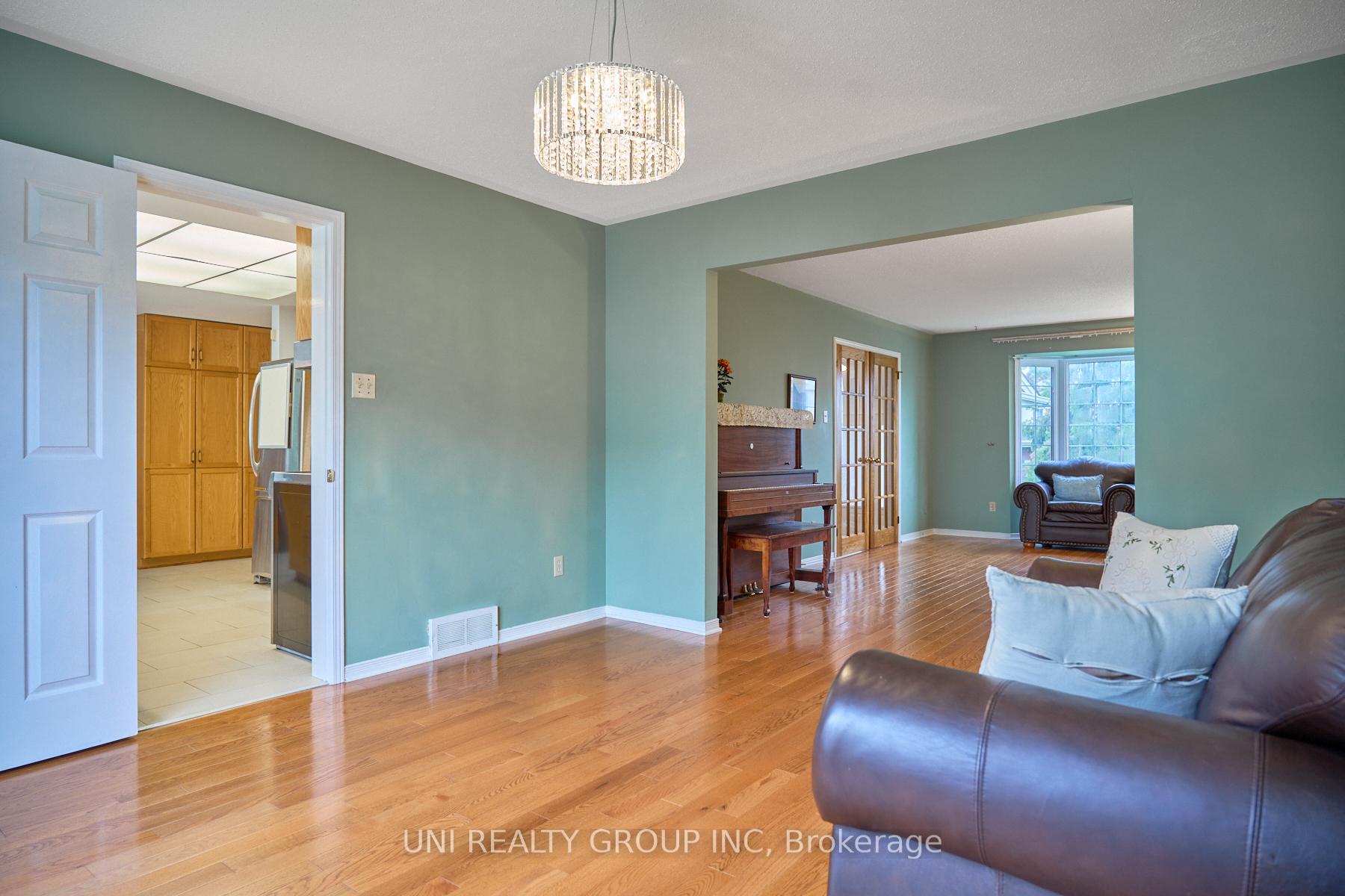 Photo 9 of 64 Bramblegrove Crescent, Ottawa, Hunt Club Park/Greenboro — HOMEH