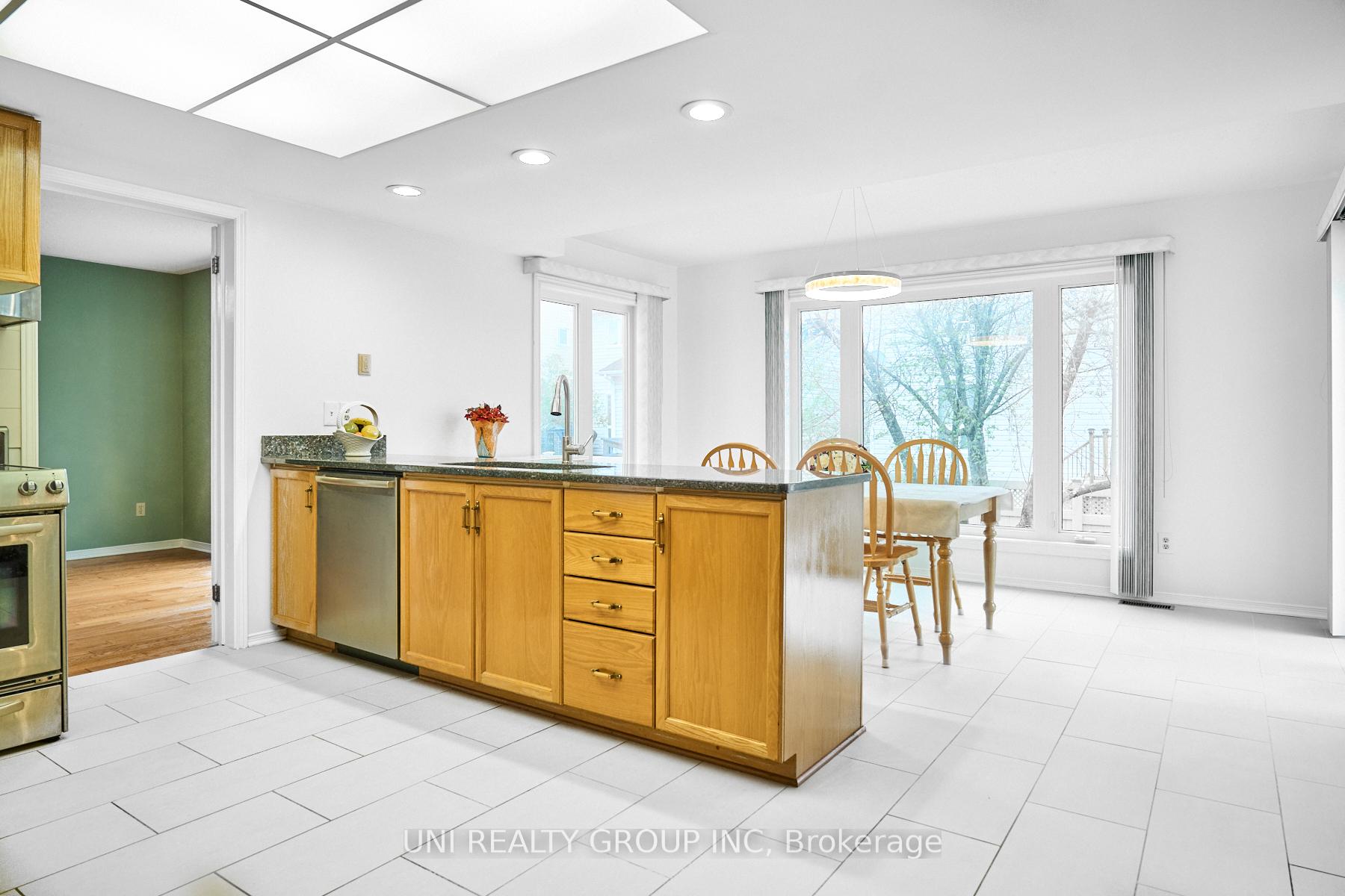 Photo 12 of 64 Bramblegrove Crescent, Ottawa, Hunt Club Park/Greenboro — HOMEH