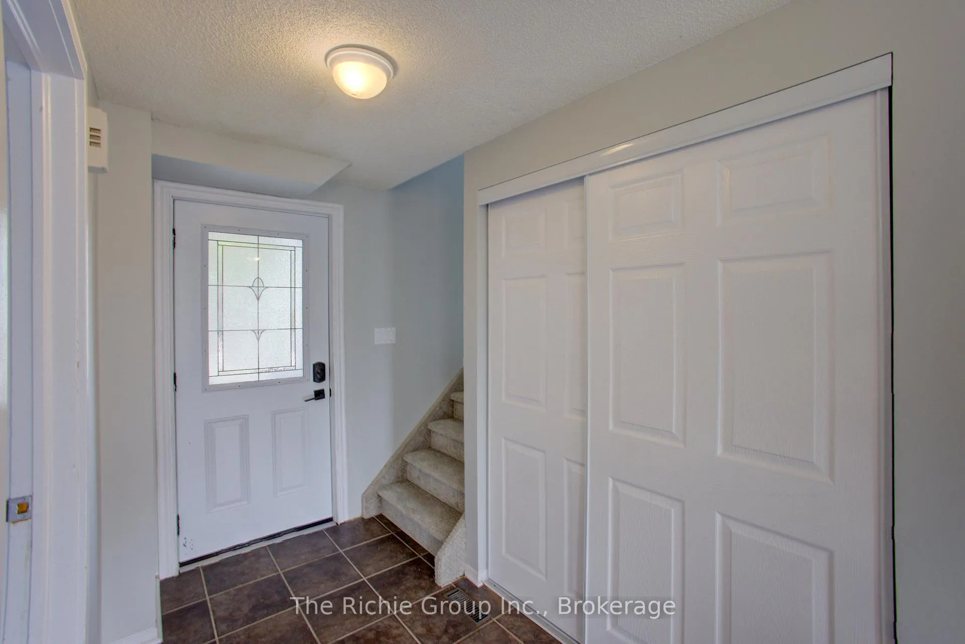 Photo 6 of 14 Tunbridge Road, Barrie, Georgian Drive — HOMEH