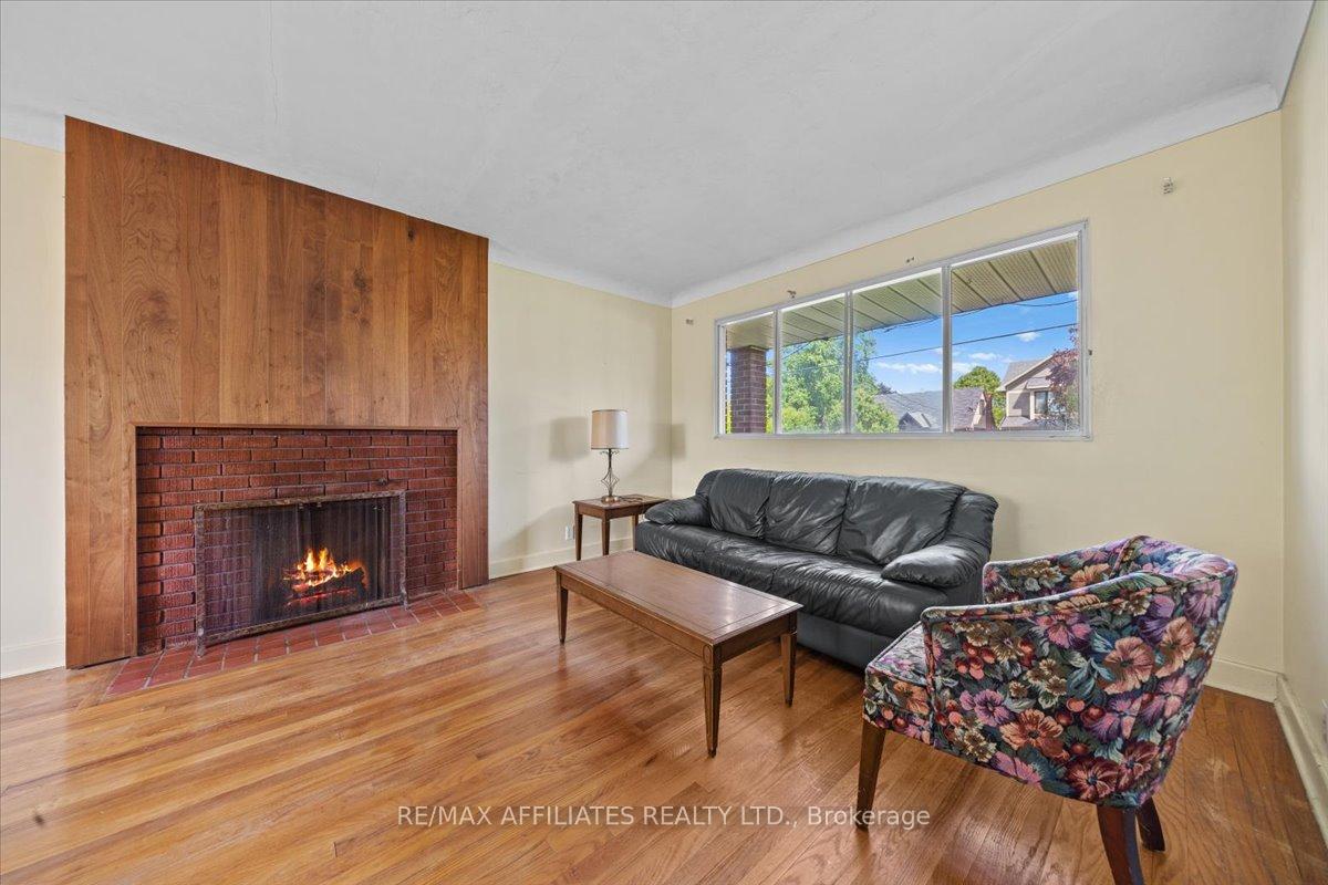 Photo 2 of 186 Norice Street, Ottawa, Meadowlands/Crestview — HOMEH