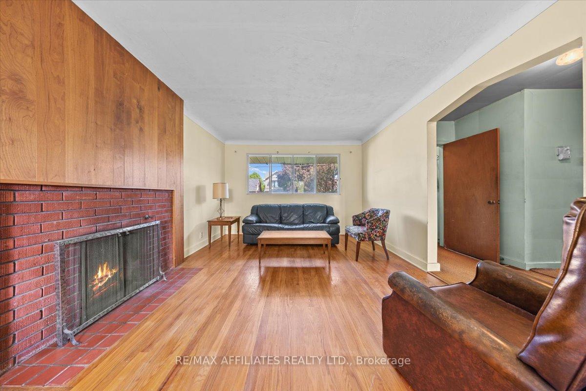 Photo 4 of 186 Norice Street, Ottawa, Meadowlands/Crestview — HOMEH