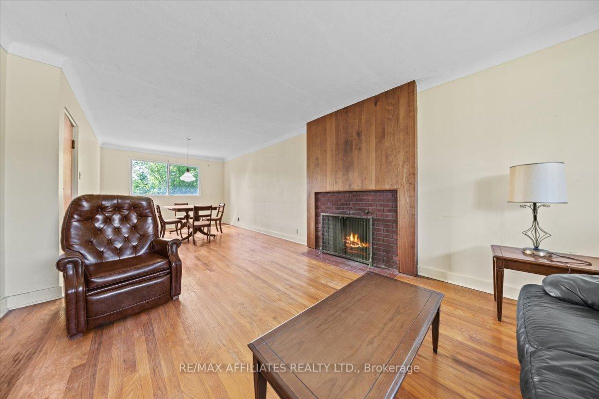 Photo 5 of 186 Norice Street, Ottawa, Meadowlands/Crestview — HOMEH