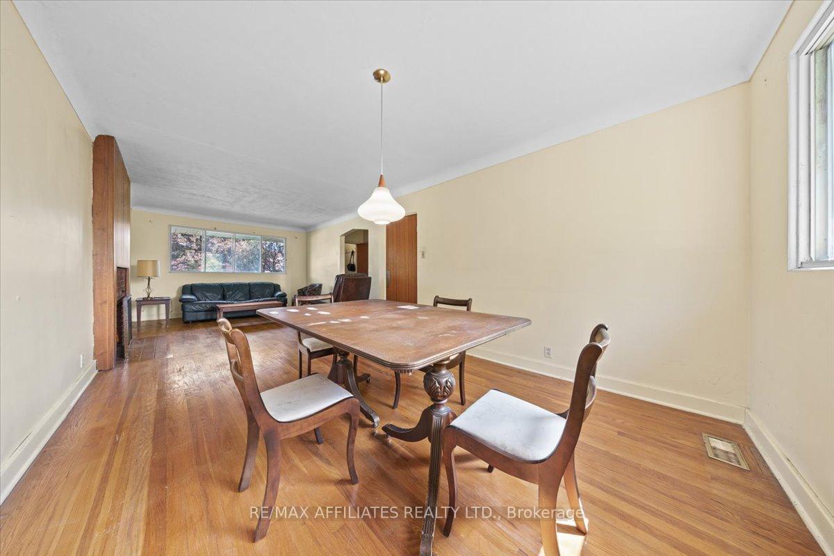 Photo 7 of 186 Norice Street, Ottawa, Meadowlands/Crestview — HOMEH