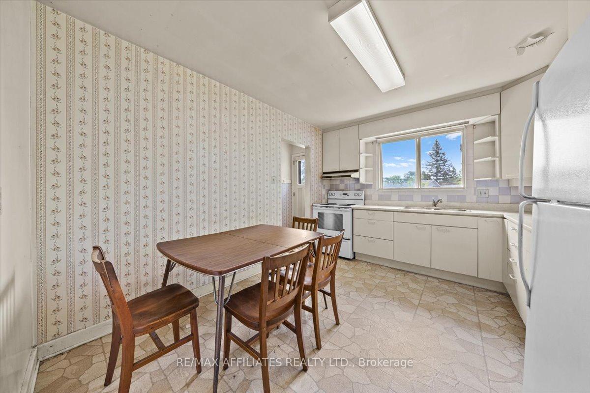 Photo 8 of 186 Norice Street, Ottawa, Meadowlands/Crestview — HOMEH