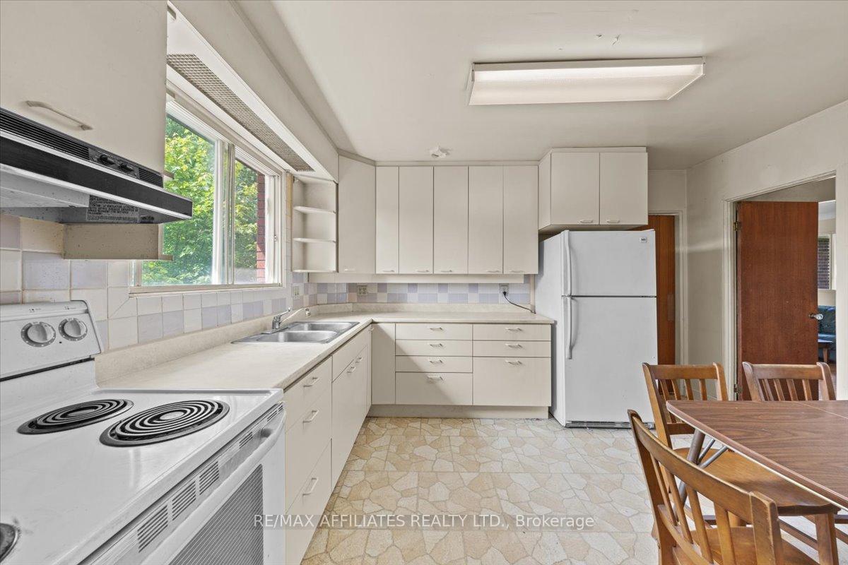 Photo 11 of 186 Norice Street, Ottawa, Meadowlands/Crestview — HOMEH