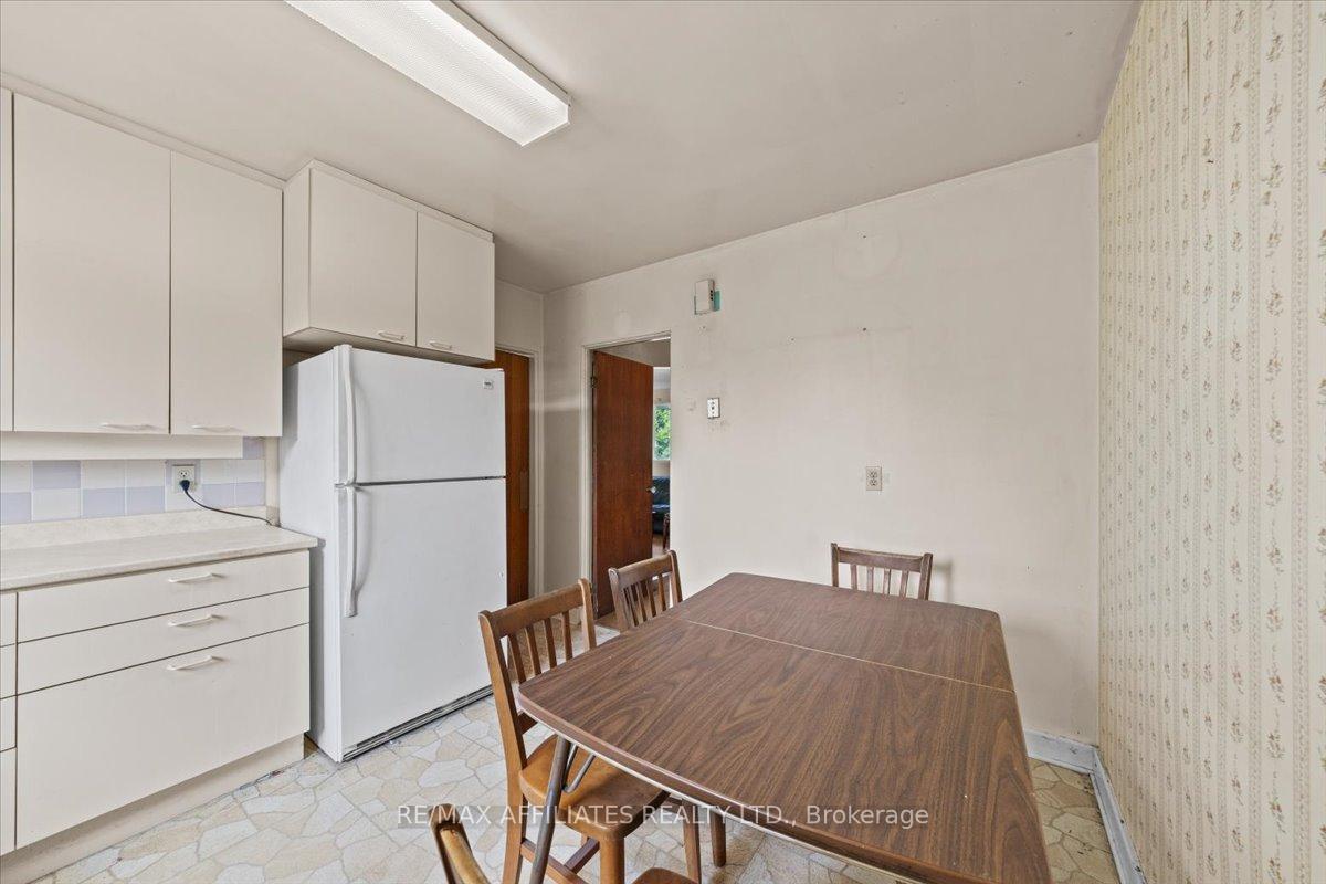 Photo 12 of 186 Norice Street, Ottawa, Meadowlands/Crestview — HOMEH