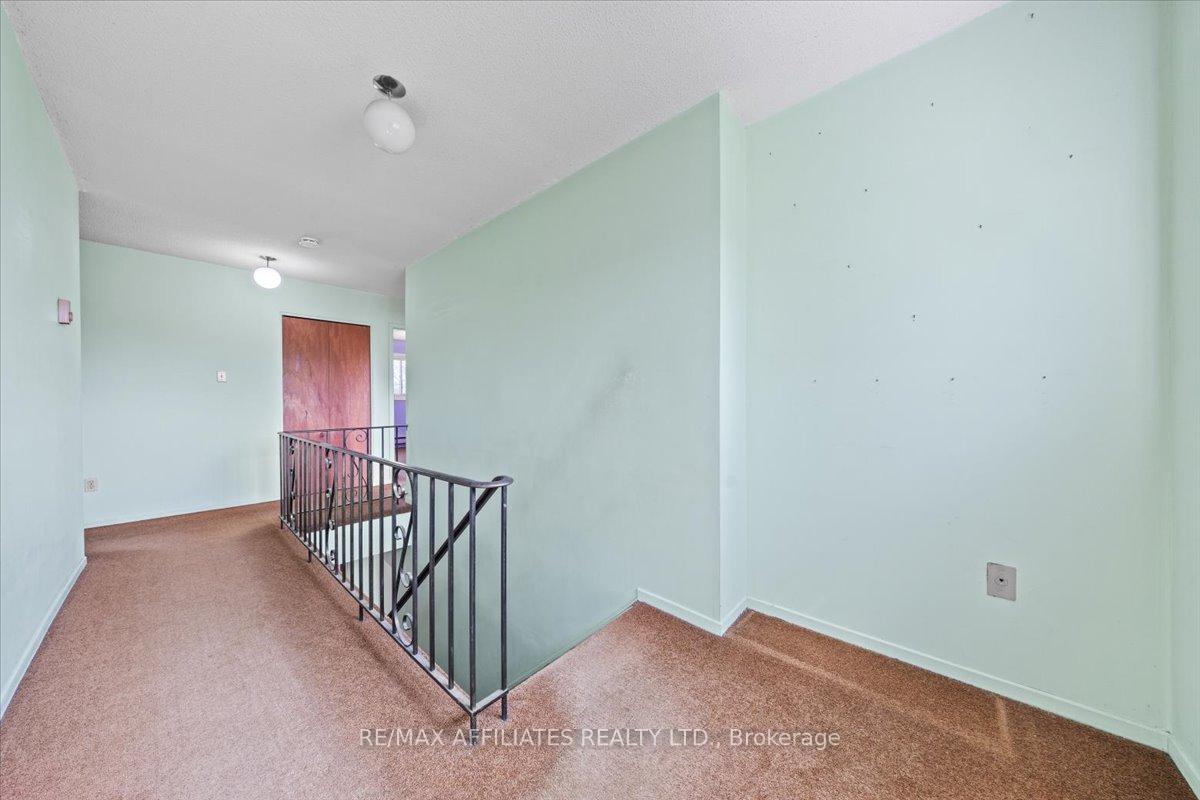 Photo 13 of 186 Norice Street, Ottawa, Meadowlands/Crestview — HOMEH